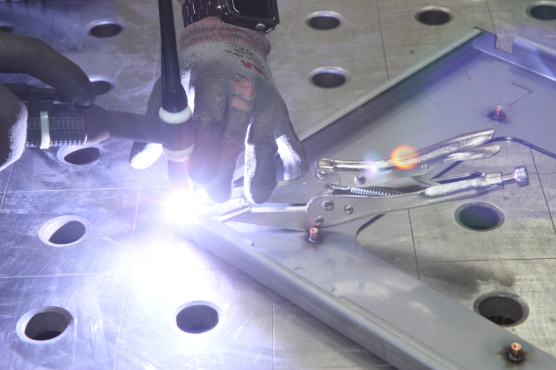 Spot weld locking pliers Application